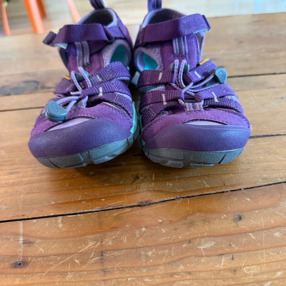 KEEN Kid's Seacamp II CNX Closed Toe Sandals Size 2 Watershoe Hiking Purple Gray